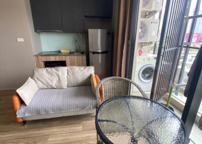 Blossom Condo Sathon-Charoen Rat