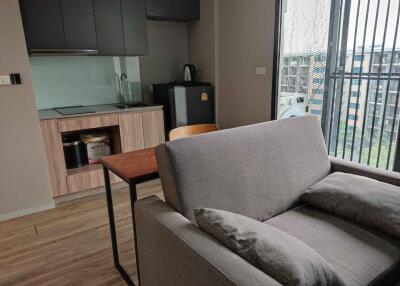 Blossom Condo Sathon-Charoen Rat