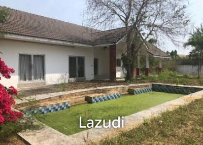 3 Pool Villas for sale together in need of renovation