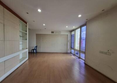 Commercial Building for Rent in Rama 3 - Narathiwas