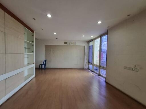 Commercial Building for Rent in Rama 3 - Narathiwas