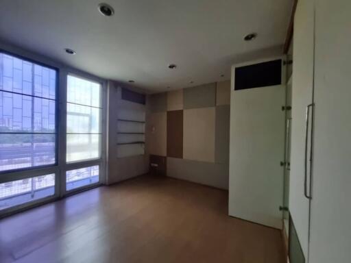 Commercial Building for Rent in Rama 3 - Narathiwas