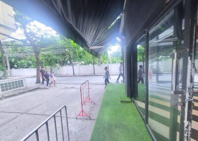 Commercial/Shophouse for Rent in Silom-Saladeang