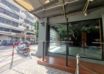 Commercial/Shophouse for Rent in Silom-Saladeang​-Narathiwas