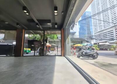 Commercial/Shophouse for Rent in Silom-Saladeang​-Narathiwas