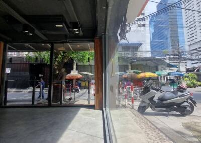 Commercial/Shophouse for Rent in Silom-Saladeang​-Narathiwas