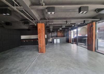 Commercial/Shophouse for Rent in Silom-Saladeang​-Narathiwas