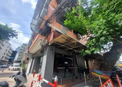 Commercial/Shophouse for Rent in Silom-Saladeang​-Narathiwas