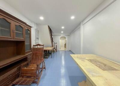 Commercial/Shophouse for Rent in Ratchathewi