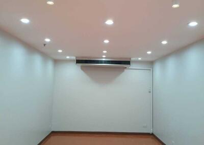 Commercial/Shophouse for Rent at L.P.N. Tower