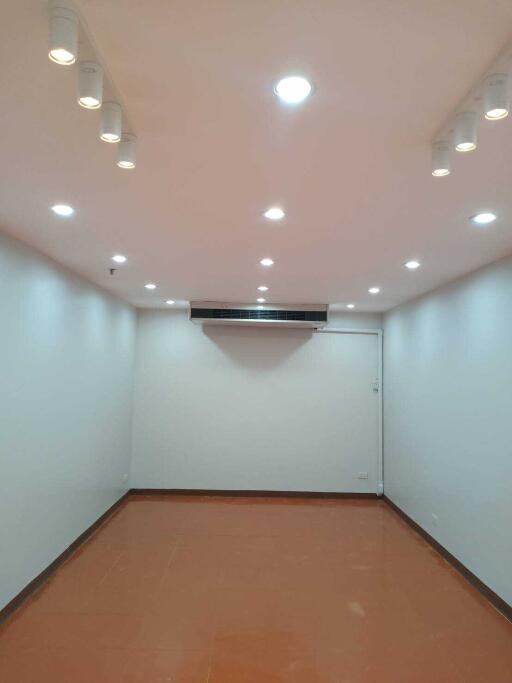 Commercial/Shophouse for Rent at L.P.N. Tower