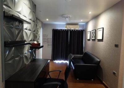 Condo for Rent at The Escape Condominium