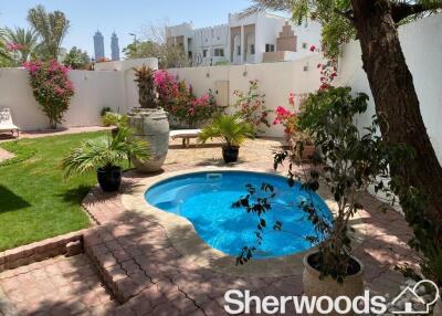 Corner Independent Villa-Large closed kitchen  Private Pool-