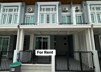 Townhouse for Rent at Golden Town Sukhumvit-Lasalle