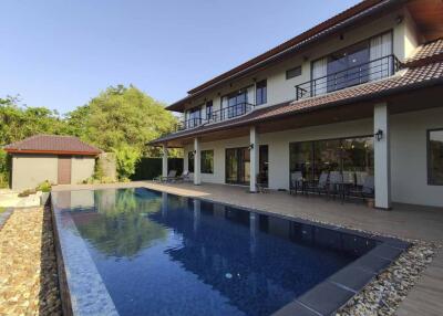 Luxury Pool Villa with Lake View