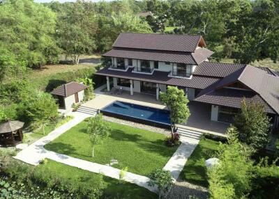 Luxury Pool Villa with Lake View