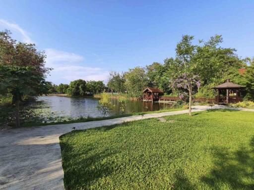 Luxury Pool Villa with Lake View