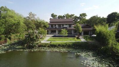 Luxury Pool Villa with Lake View