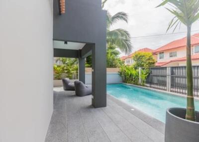 Modern Pool Villa for Rent near Panyaden International School