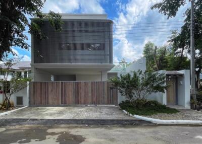 House for Sale in San Phak Wan, Hang Dong