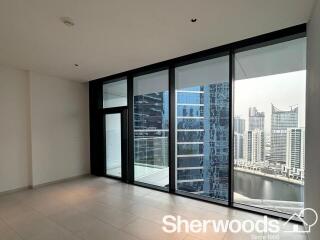 High Floor  Vacant  Bright  Spacious