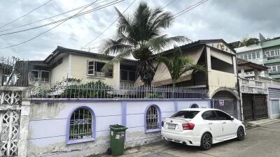 House for Sale in Phra Khanong.