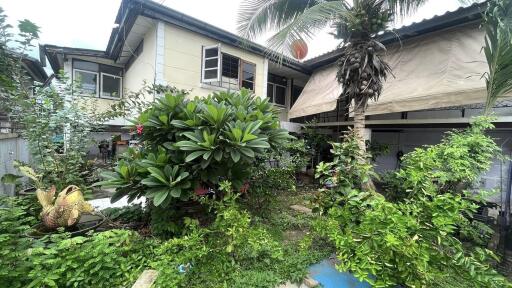 House for Sale in Phra Khanong.