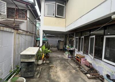 House for Sale in Phra Khanong.