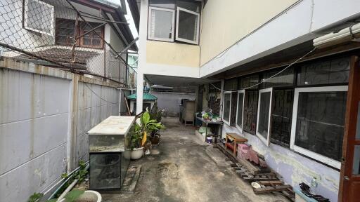 House for Sale in Phra Khanong.