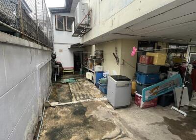 House for Sale in Phra Khanong.