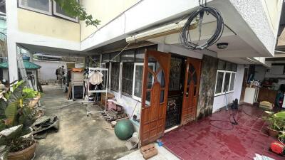 House for Sale in Phra Khanong.