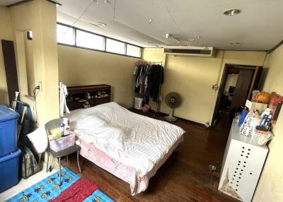 House for Sale in Phra Khanong.