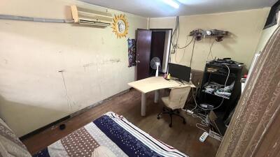 House for Sale in Phra Khanong.