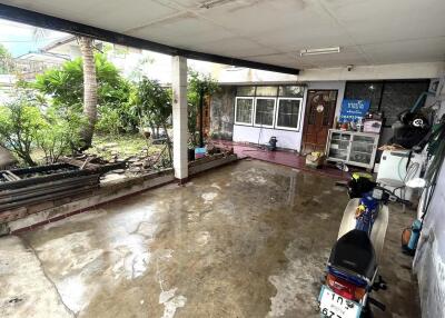 House for Sale in Phra Khanong.