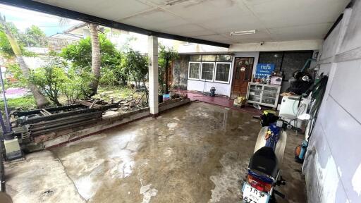 House for Sale in Phra Khanong.