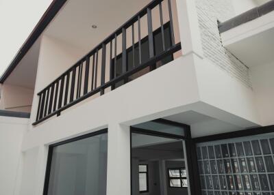 House for Sale in Suan Luang.