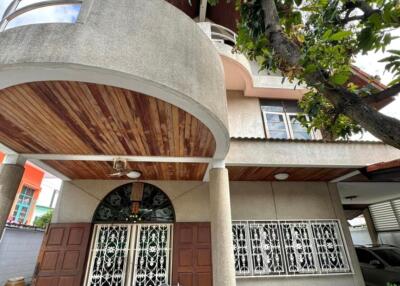 House for Sale in Sathon.