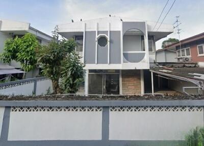 House for Sale in prakanong.