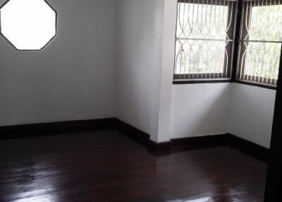 House for Sale in prakanong.