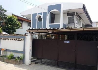 House for Sale in prakanong.