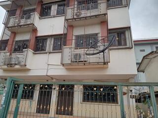 House for Rent in prakanong.