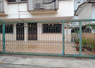 House for Rent in prakanong.