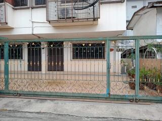 House for Rent in prakanong.