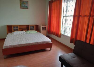 House for Rent in prakanong.