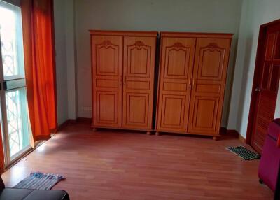 House for Rent in prakanong.