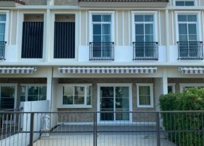 Townhouse for Rent at Indy Bangna-Ramkhamhaeng 2