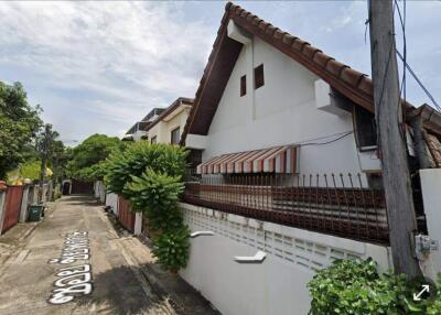 Land with 4 houses for Sale in Sukhumvit 65