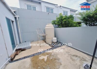 Outdoor area with a water tank and high walls