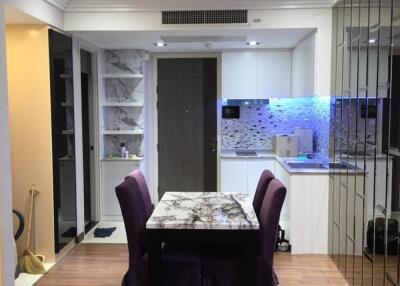 Modern kitchen with dining area