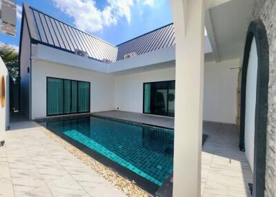 Private swimming pool outdoor area